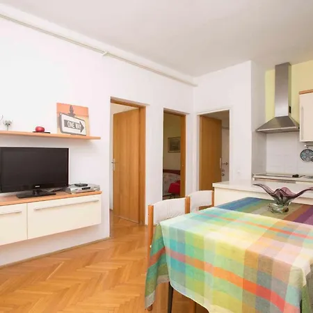 Apartments In Rabac 26466 Appartement *